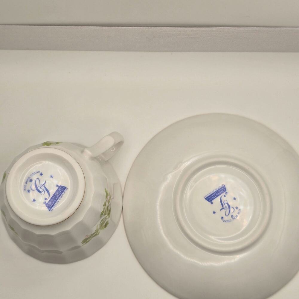 Vintage Crown Trent fine Bone China England Cup and Saucer clover design - Picture 8 of 9